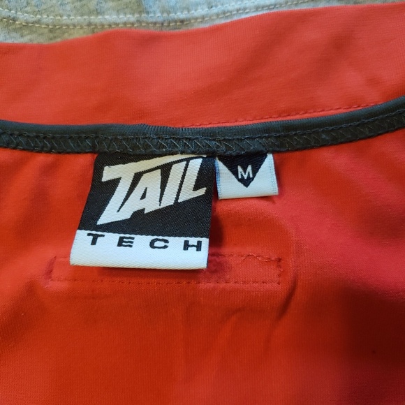 Lot of 2 Tail Tech & Danskin Now Sleeveless Athletic Exercise Tops Size Medium - Picture 2 of 8